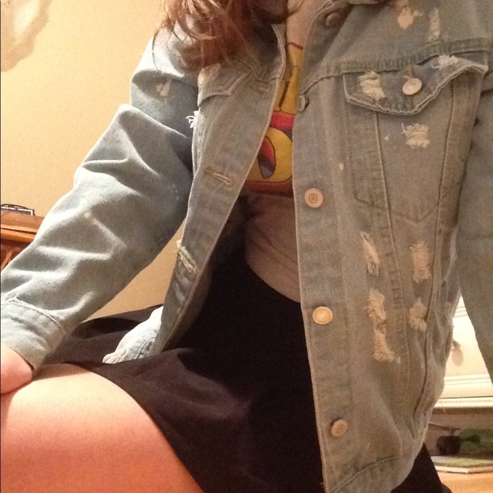 Distressed Jean Jacket 😎 - Picture 3 of 7